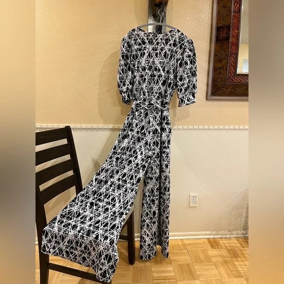 Karen-T Design jumpsuit / romper wide-leg. Black & white geometric. Stretchy. L - Picture 6 of 13
